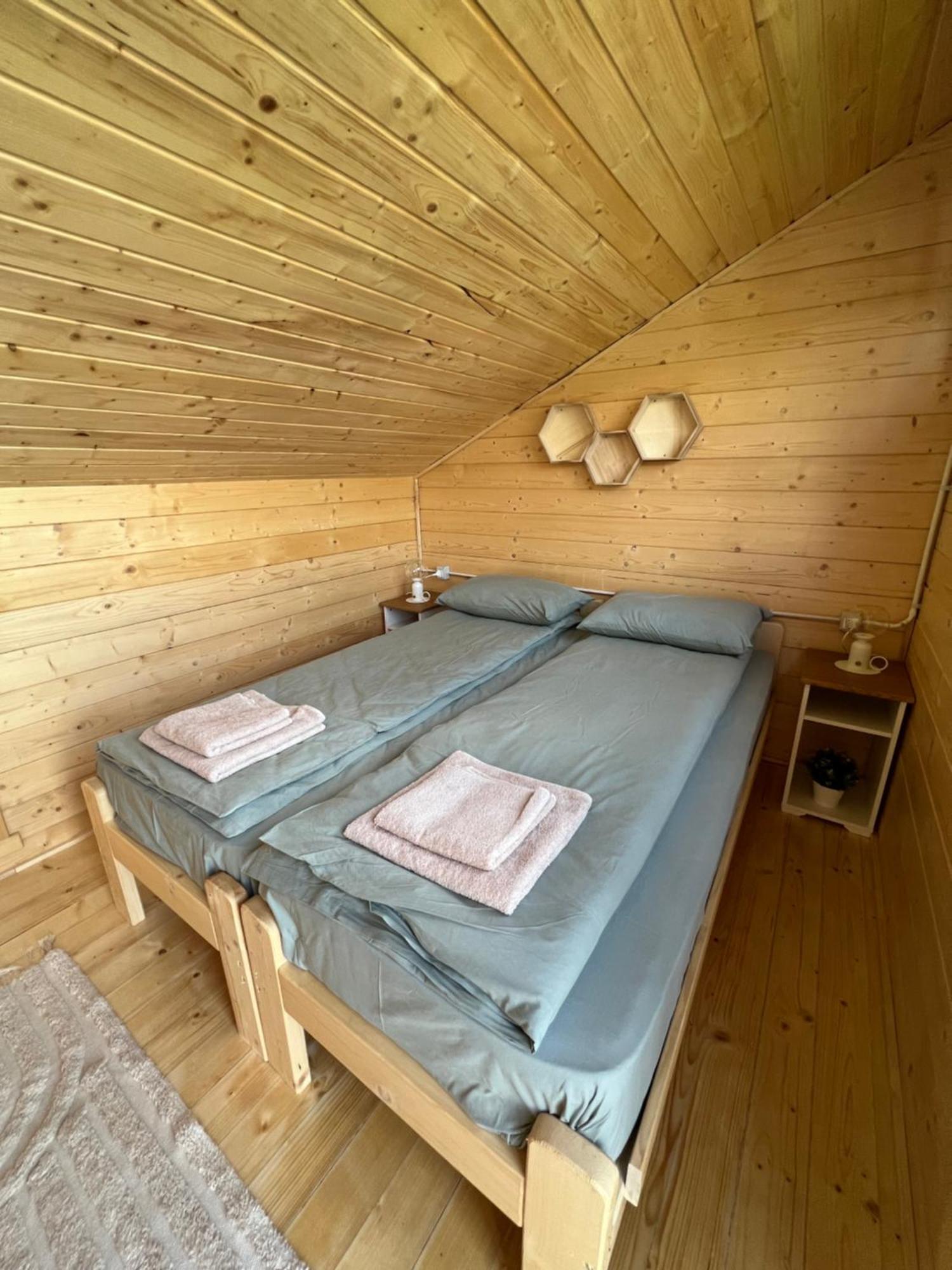 Holiday Bicaz Bungalows On The Lake Esterno foto