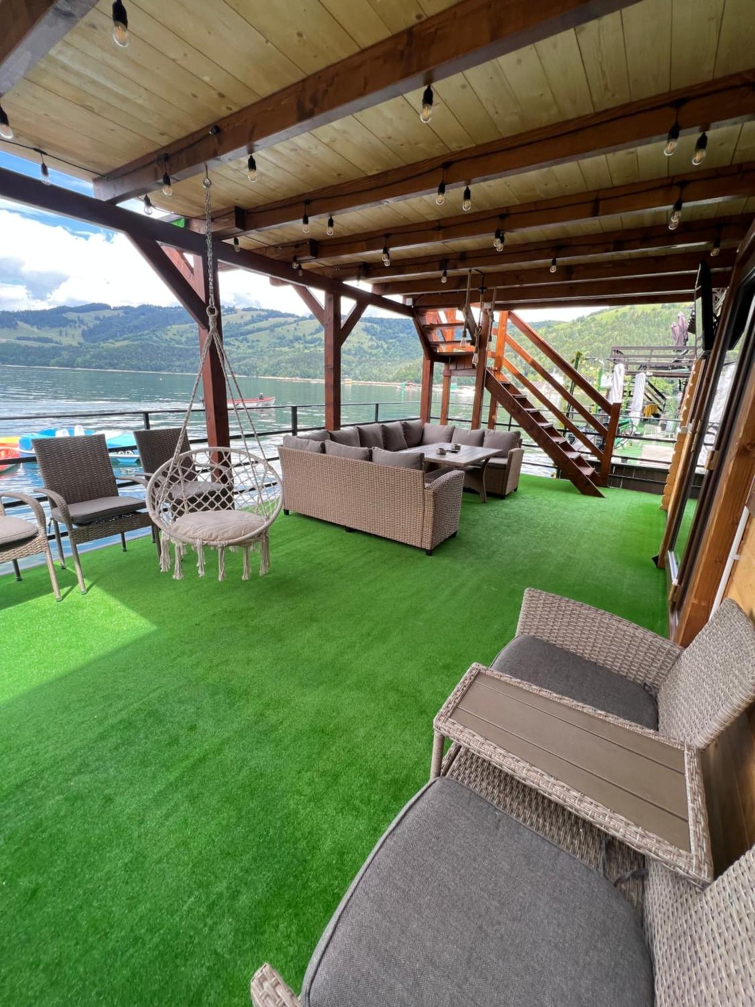 Holiday Bicaz Bungalows On The Lake Esterno foto