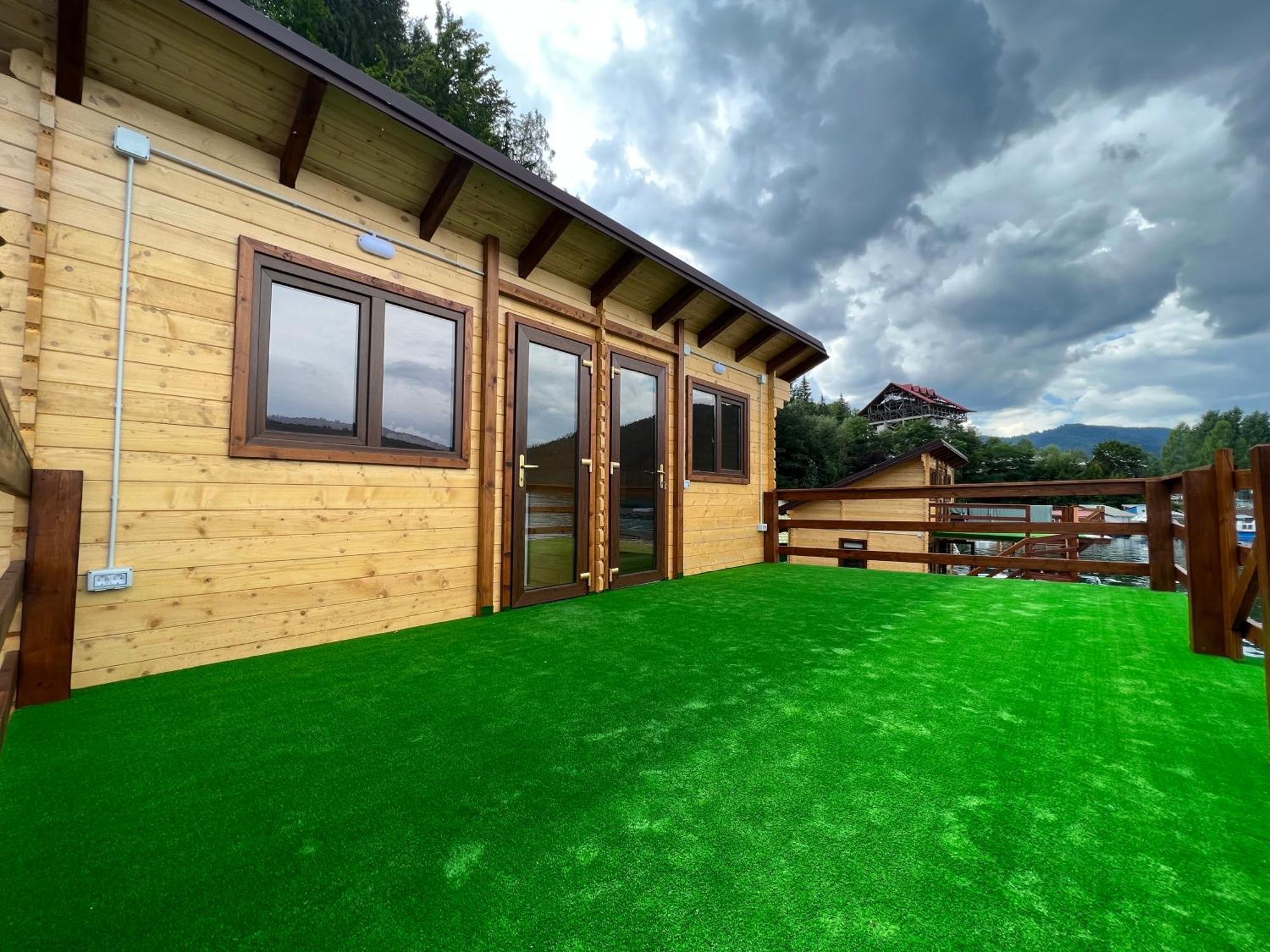 Holiday Bicaz Bungalows On The Lake Esterno foto