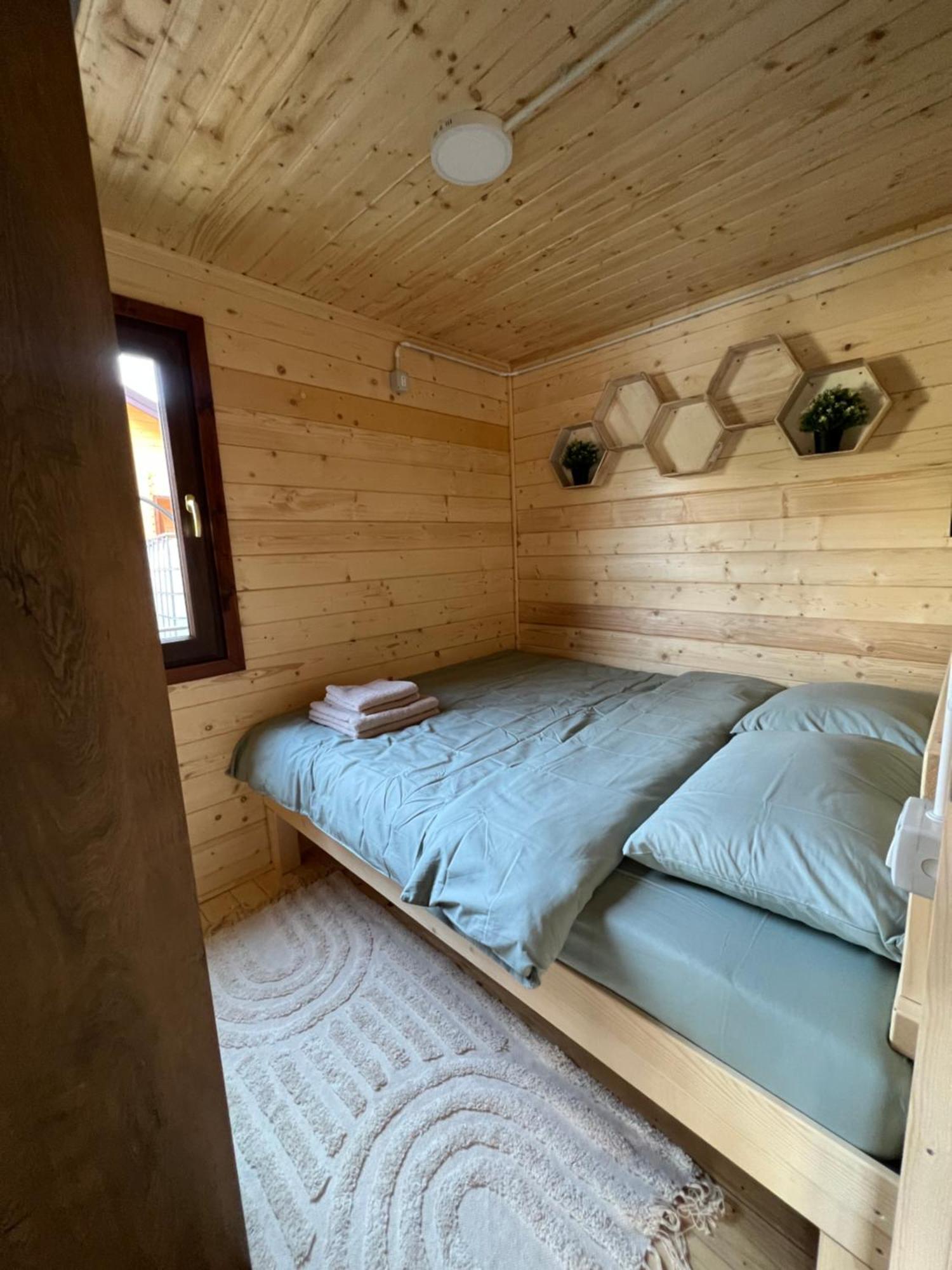Holiday Bicaz Bungalows On The Lake Esterno foto