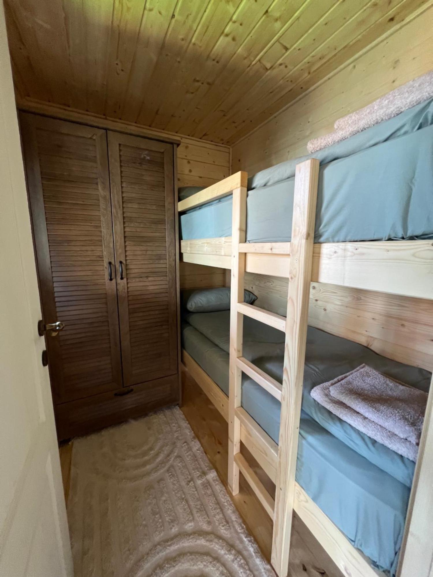 Holiday Bicaz Bungalows On The Lake Esterno foto