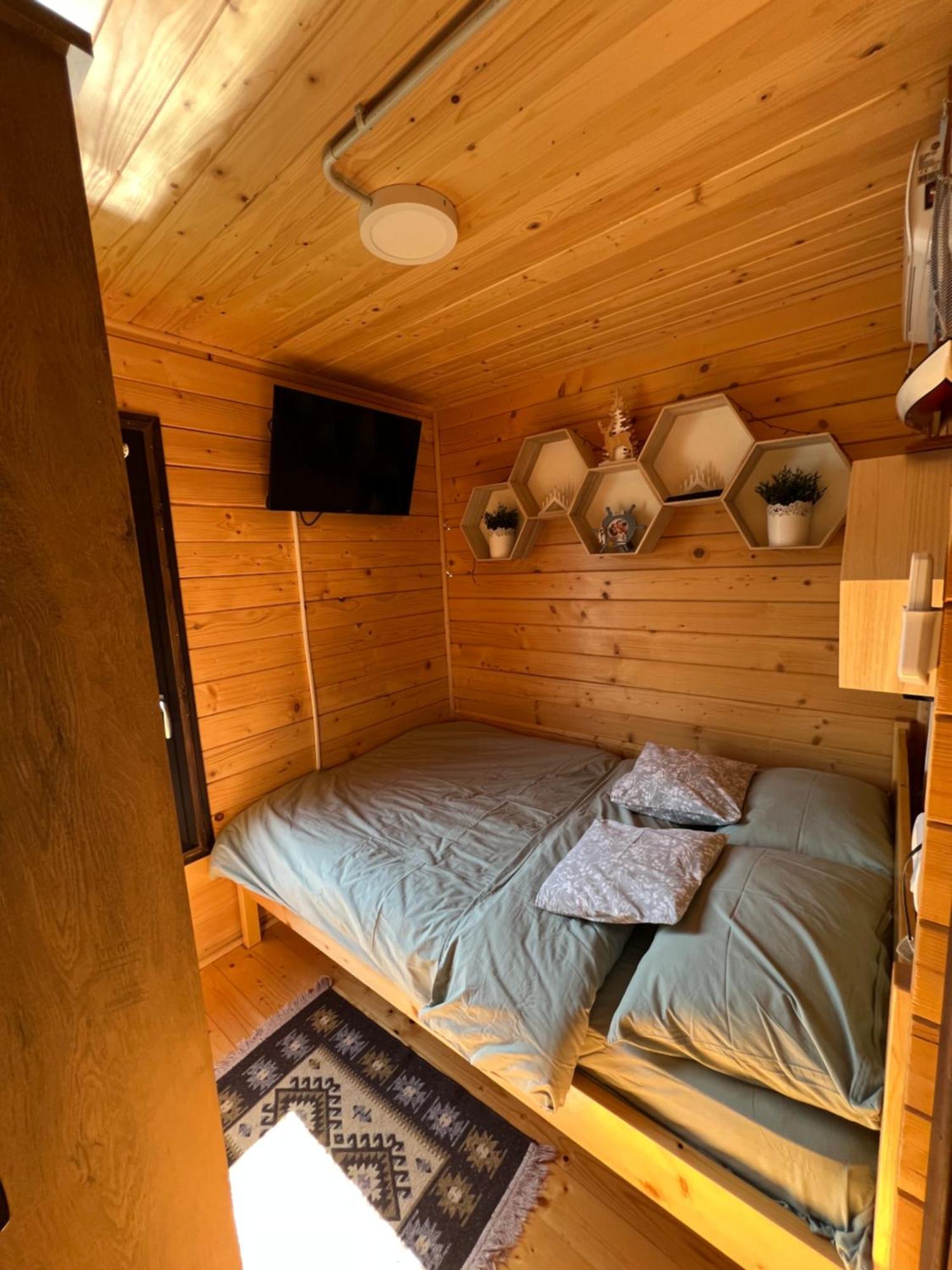 Holiday Bicaz Bungalows On The Lake Esterno foto