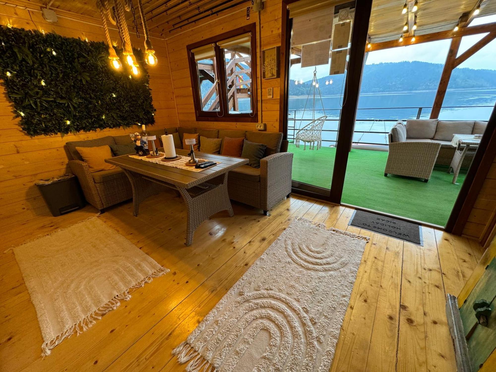 Holiday Bicaz Bungalows On The Lake Esterno foto