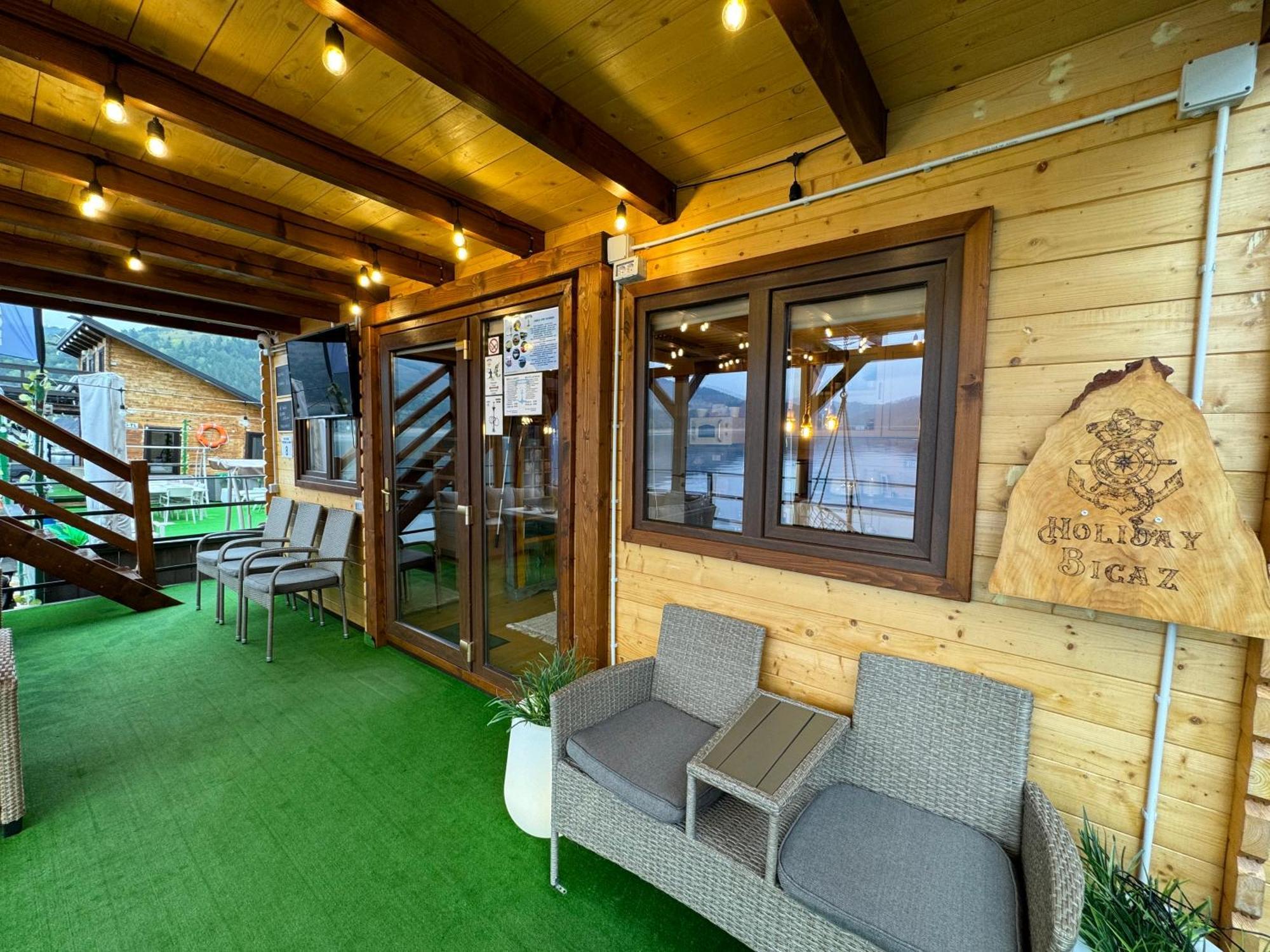 Holiday Bicaz Bungalows On The Lake Esterno foto